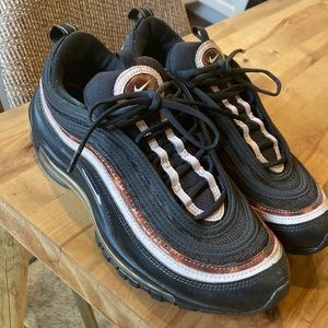 NIKE Air Max | Woman’s Size 8.5 sneakers